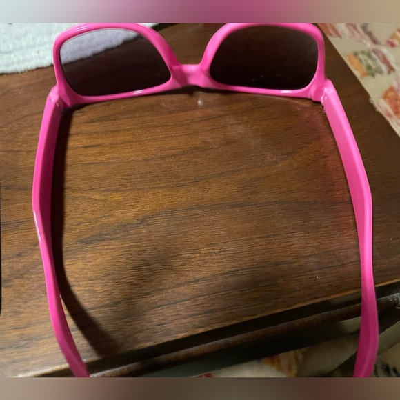 🏖️ Hot Pink Sunglasses 🏖️ - Picture 3 of 3